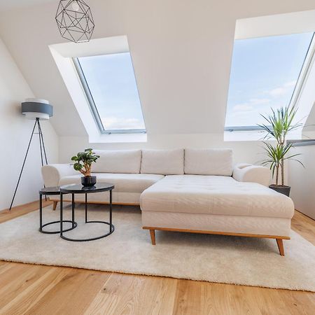 Symphony Apartments 38 - Modern Loft With Terrace And Grill In Central Location Wenen Buitenkant foto
