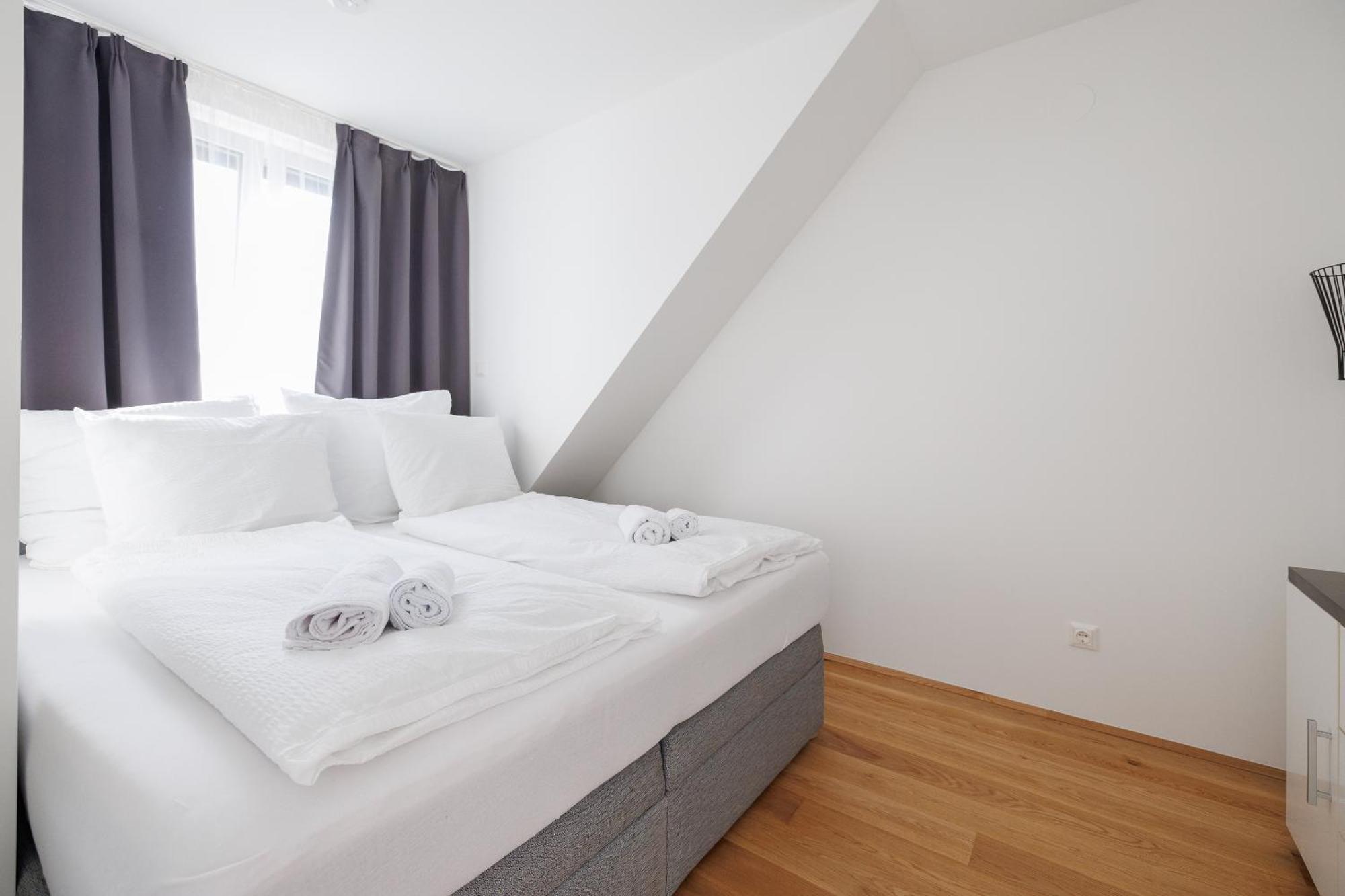 Symphony Apartments 38 - Modern Loft With Terrace And Grill In Central Location Wenen Buitenkant foto