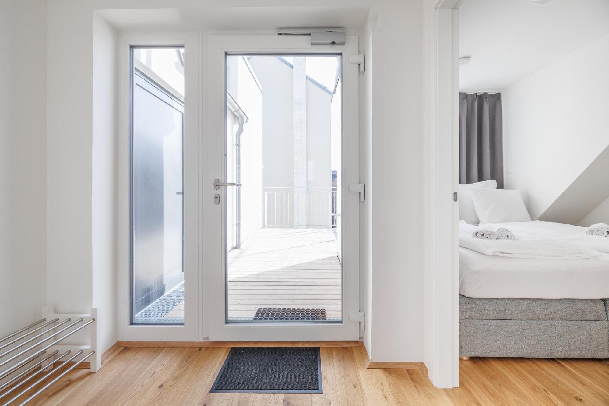 Symphony Apartments 38 - Modern Loft With Terrace And Grill In Central Location Wenen Buitenkant foto