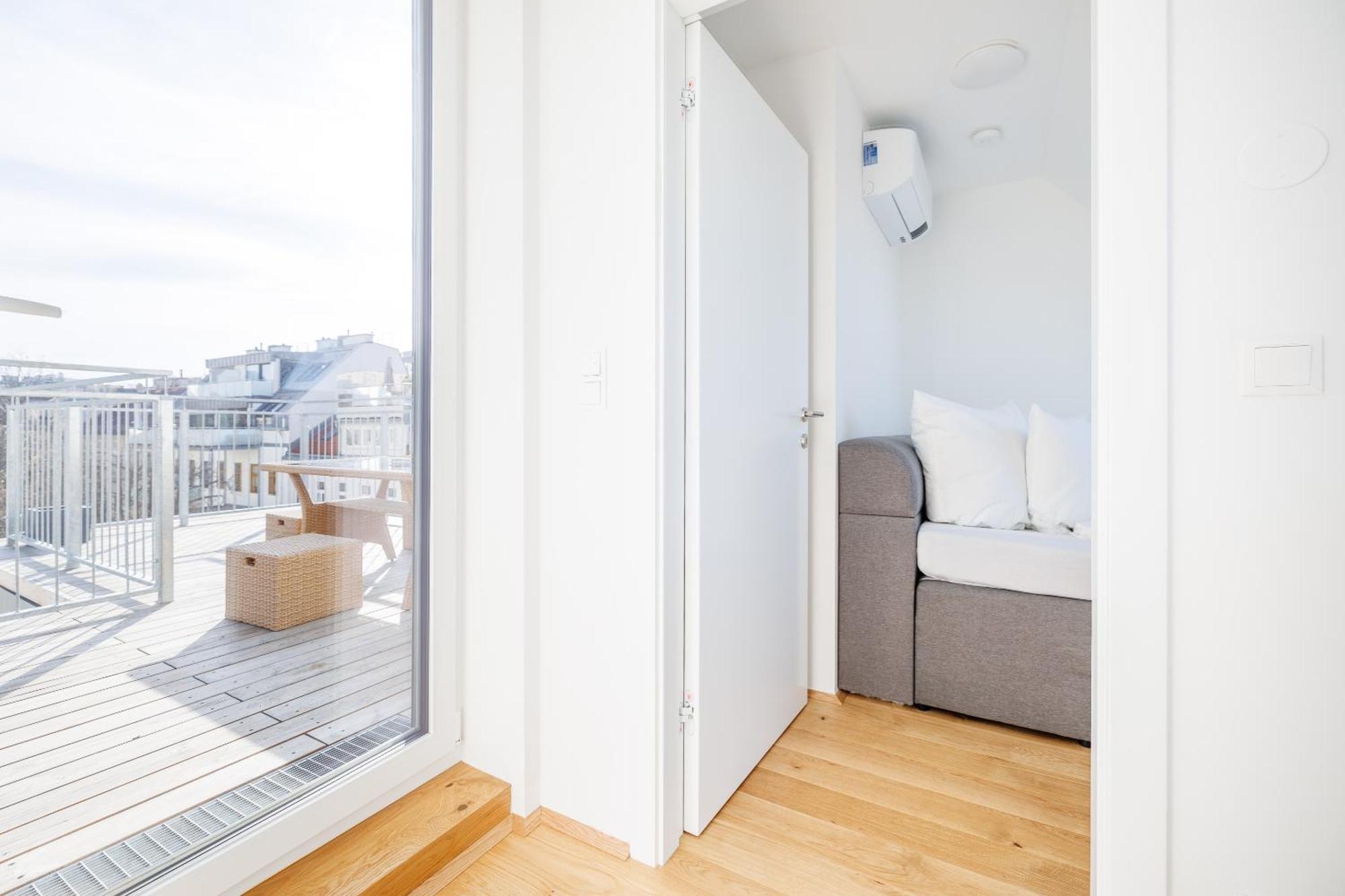 Symphony Apartments 38 - Modern Loft With Terrace And Grill In Central Location Wenen Buitenkant foto