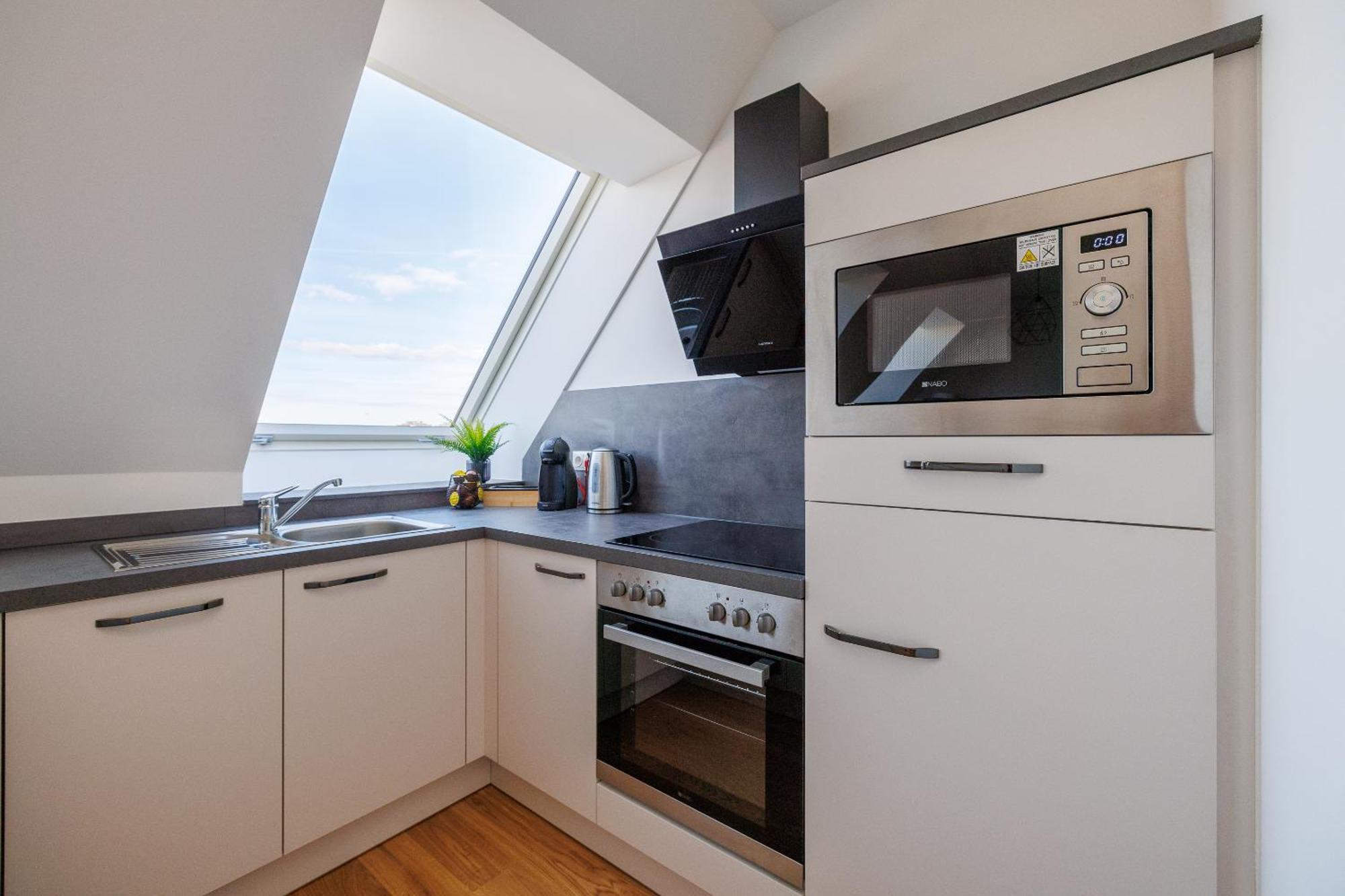 Symphony Apartments 38 - Modern Loft With Terrace And Grill In Central Location Wenen Buitenkant foto