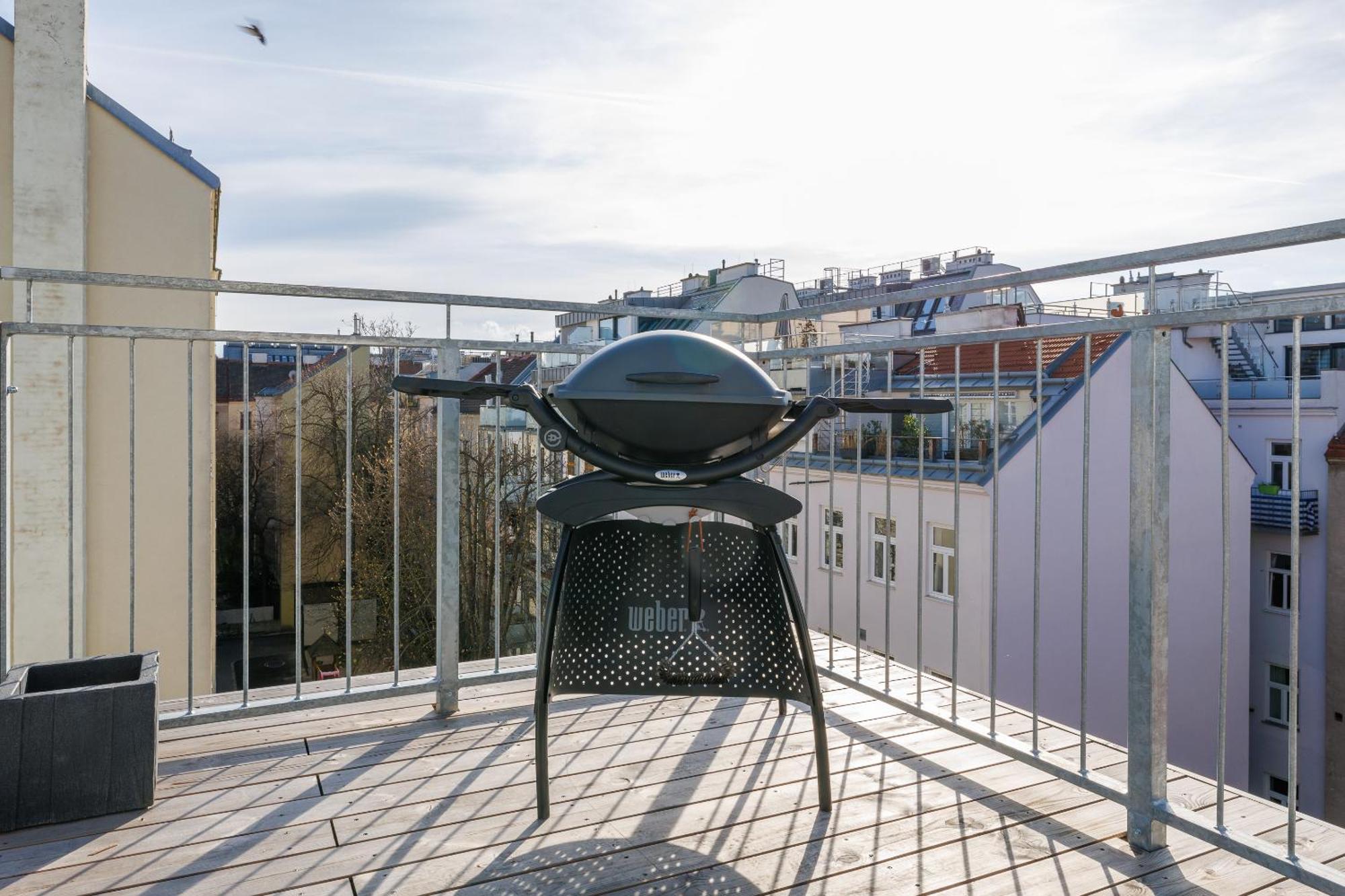Symphony Apartments 38 - Modern Loft With Terrace And Grill In Central Location Wenen Buitenkant foto