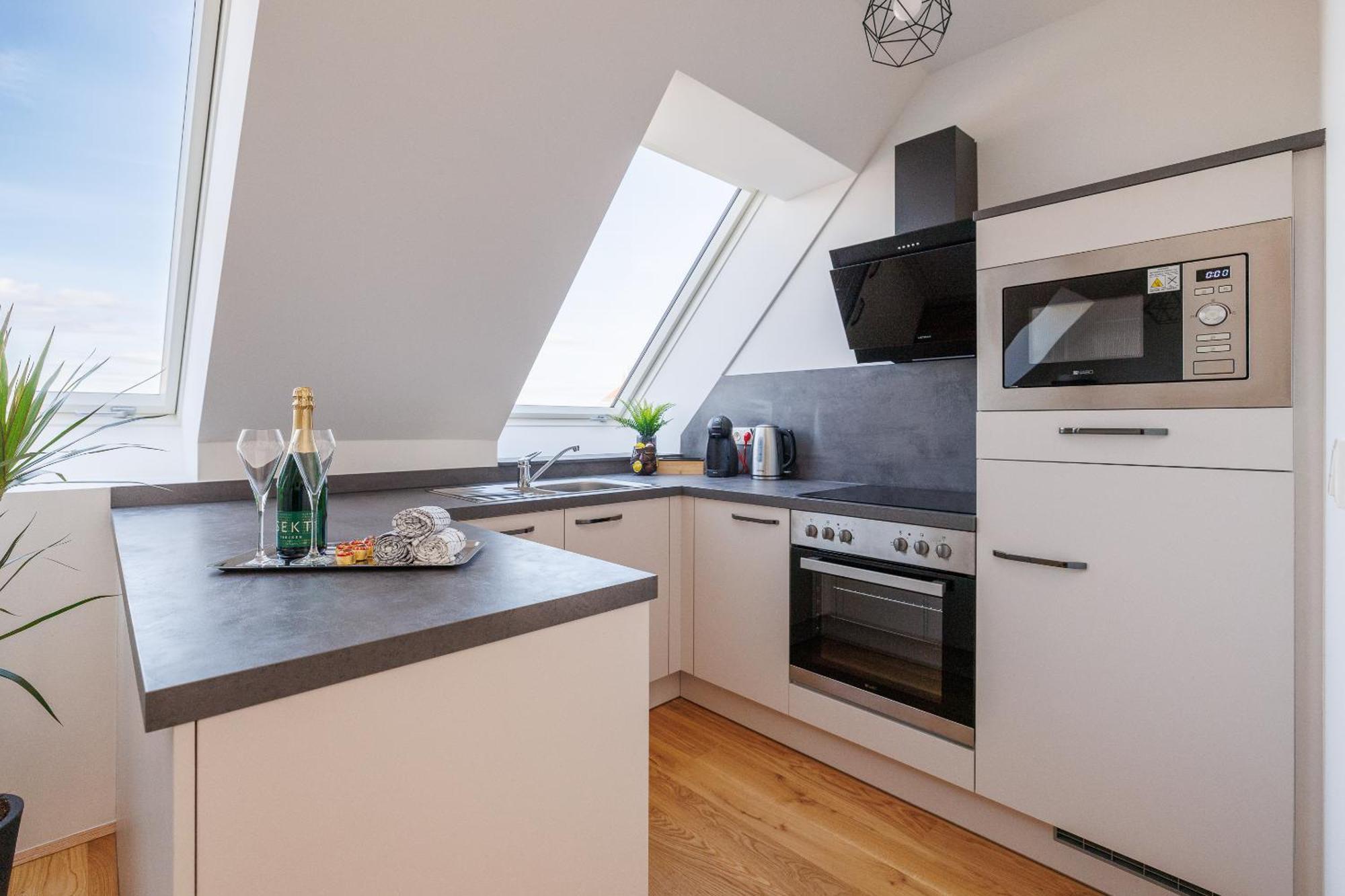 Symphony Apartments 38 - Modern Loft With Terrace And Grill In Central Location Wenen Buitenkant foto