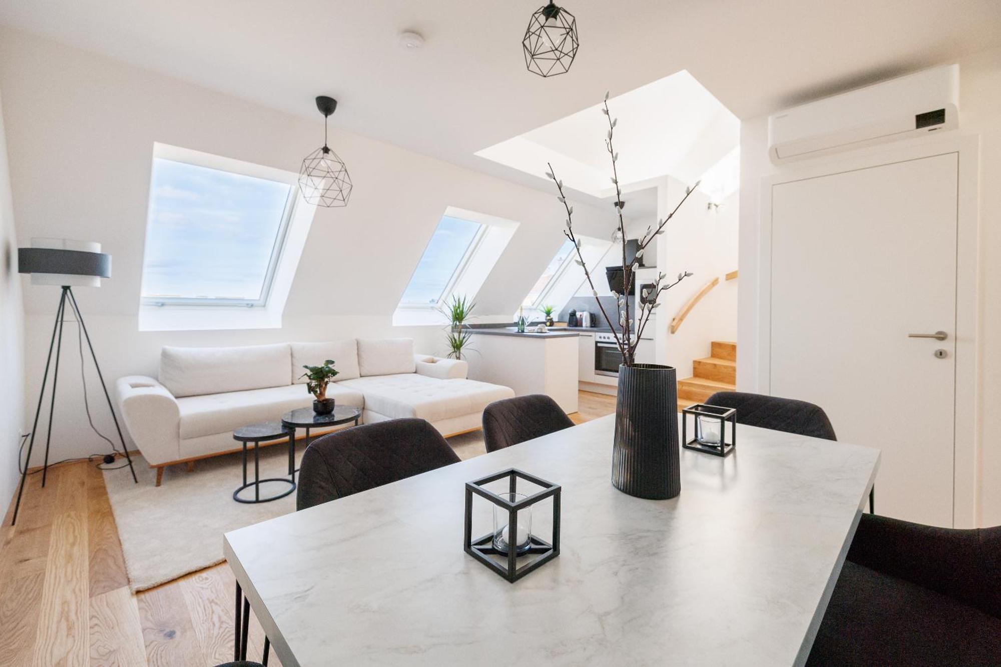 Symphony Apartments 38 - Modern Loft With Terrace And Grill In Central Location Wenen Buitenkant foto