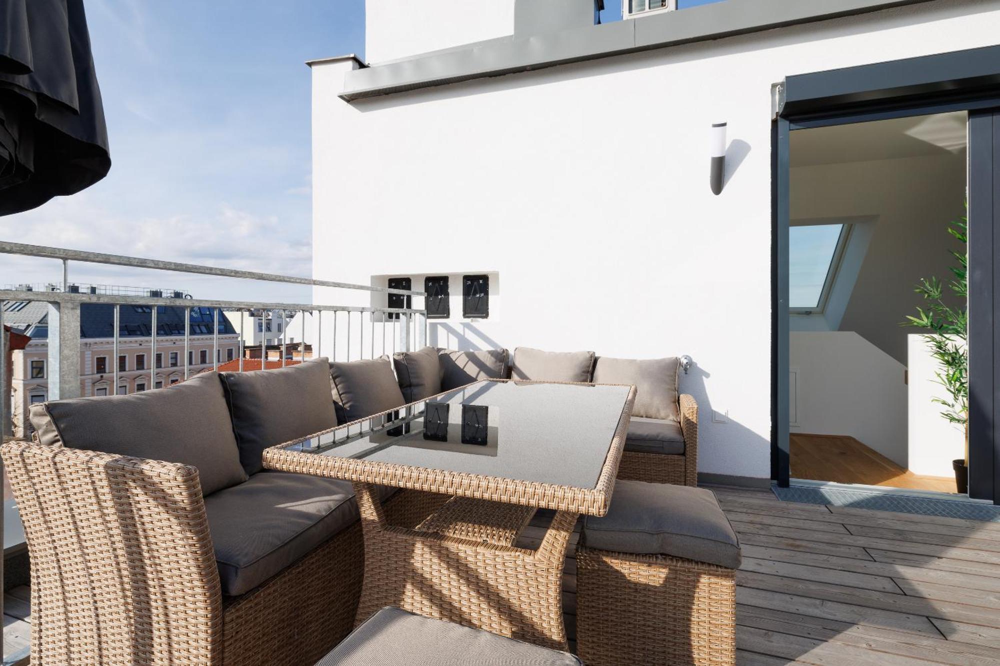 Symphony Apartments 38 - Modern Loft With Terrace And Grill In Central Location Wenen Buitenkant foto