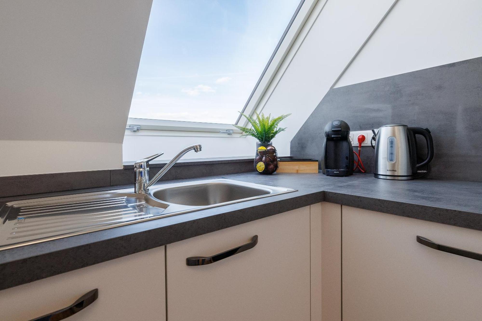 Symphony Apartments 38 - Modern Loft With Terrace And Grill In Central Location Wenen Buitenkant foto