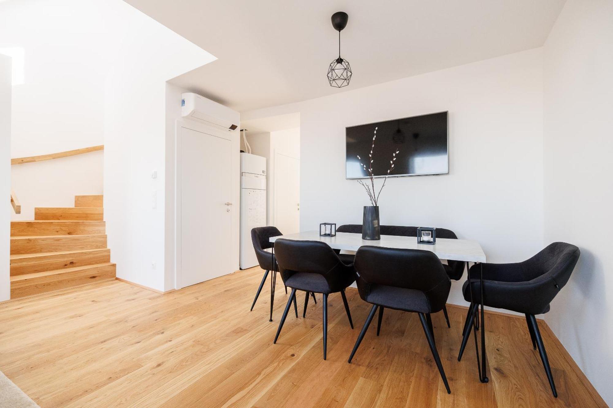 Symphony Apartments 38 - Modern Loft With Terrace And Grill In Central Location Wenen Buitenkant foto