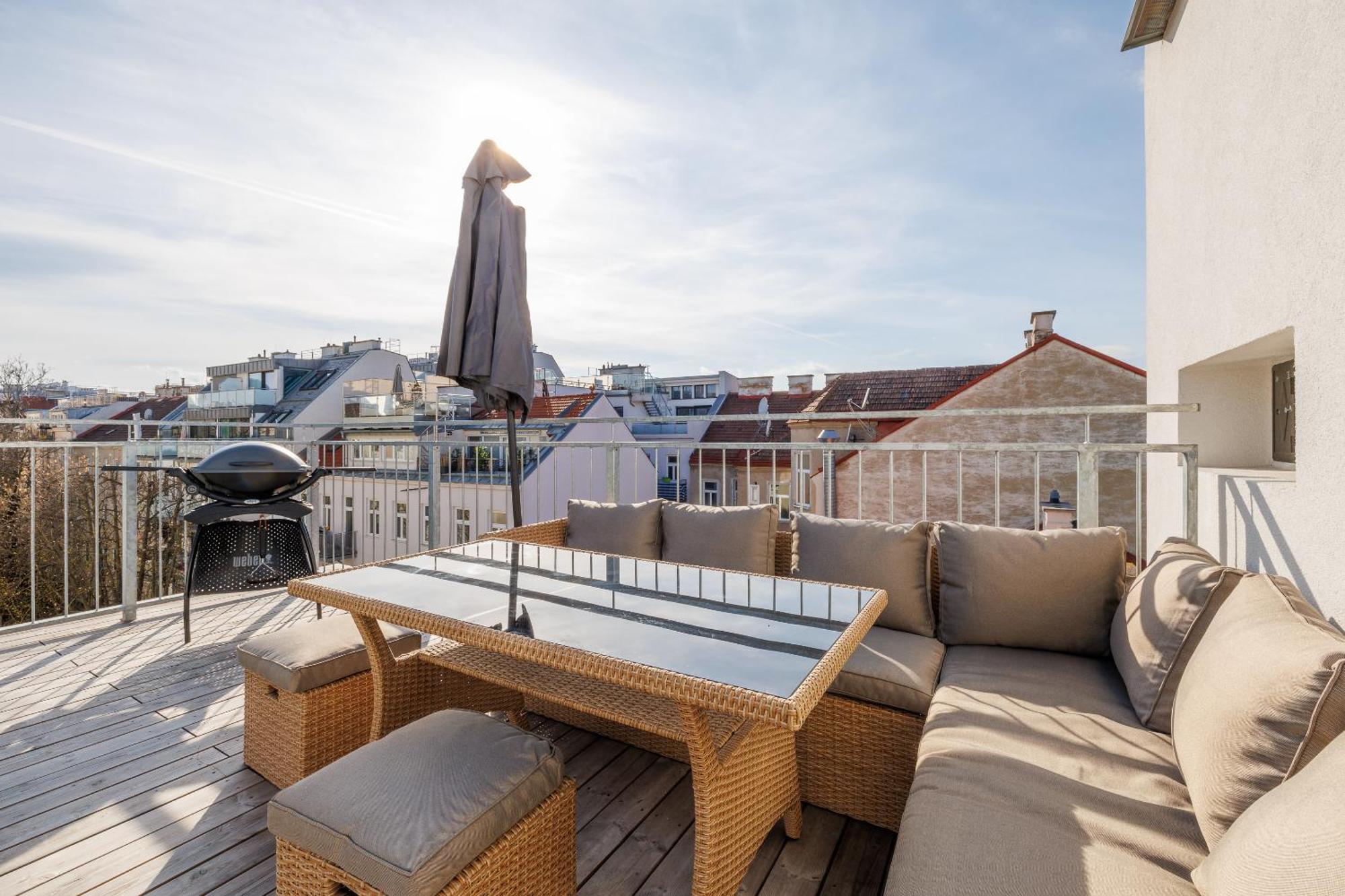 Symphony Apartments 38 - Modern Loft With Terrace And Grill In Central Location Wenen Buitenkant foto