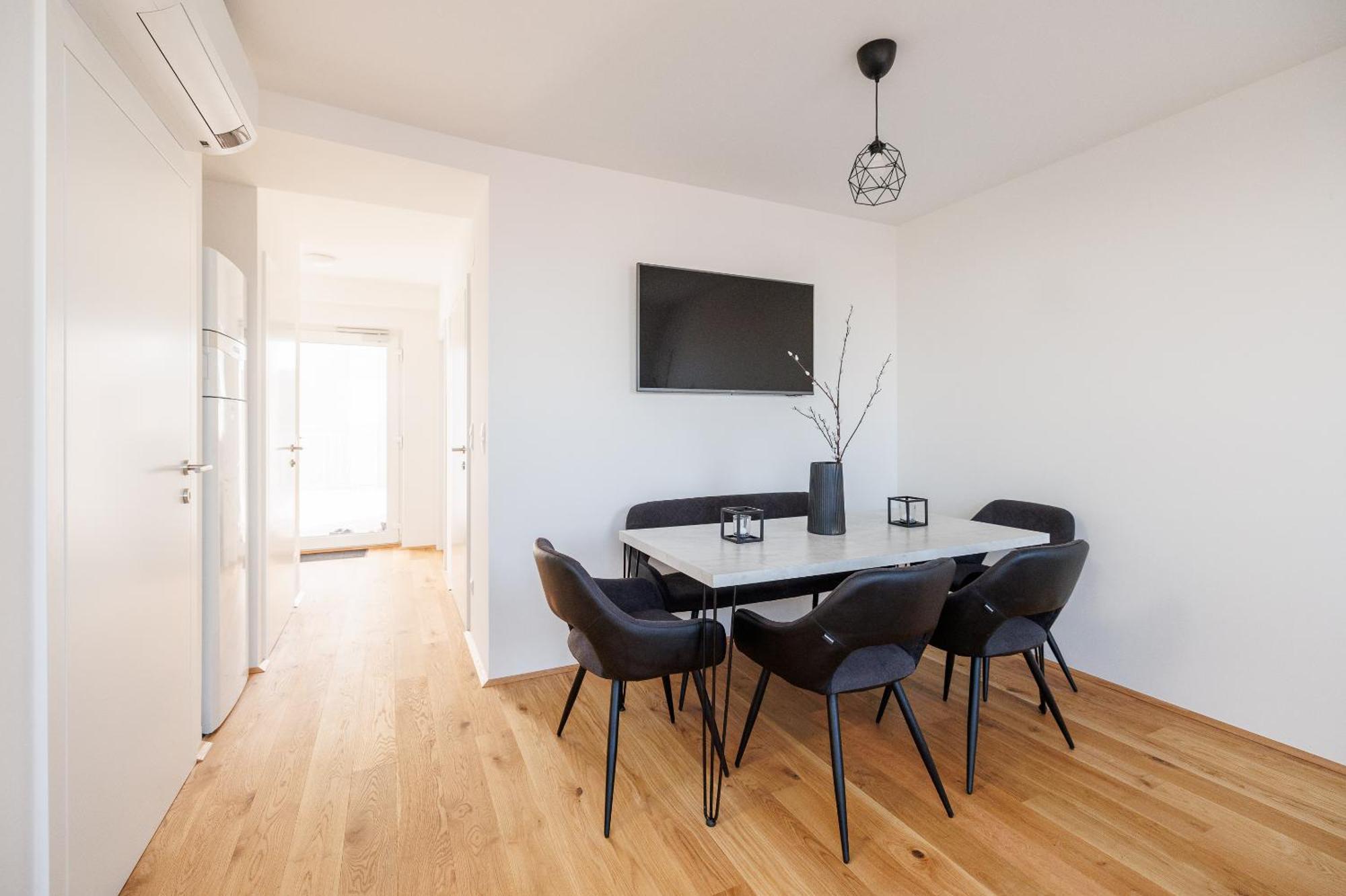 Symphony Apartments 38 - Modern Loft With Terrace And Grill In Central Location Wenen Buitenkant foto