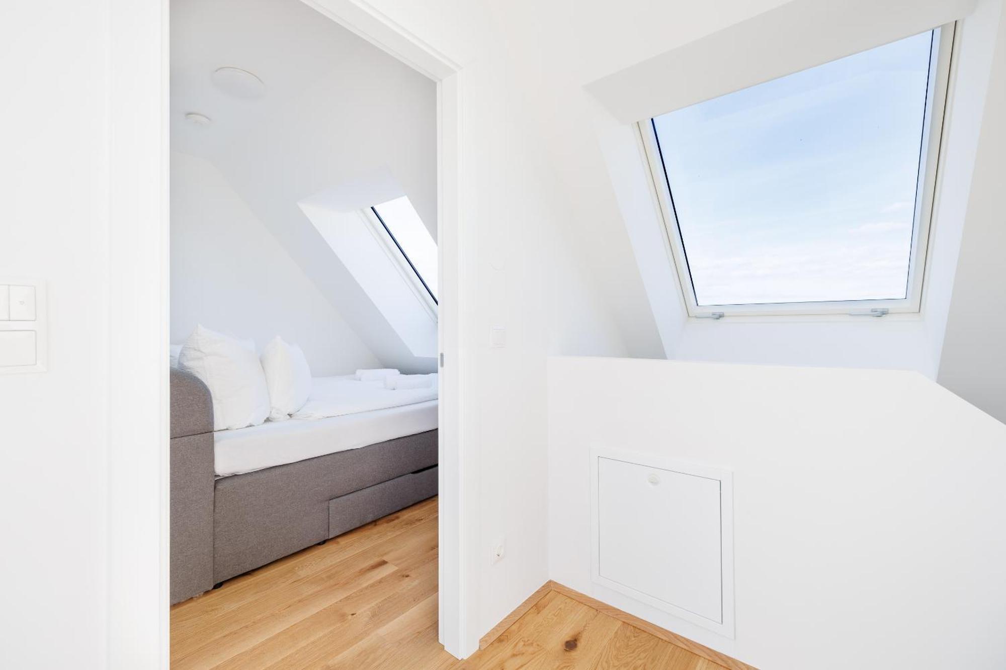 Symphony Apartments 38 - Modern Loft With Terrace And Grill In Central Location Wenen Buitenkant foto