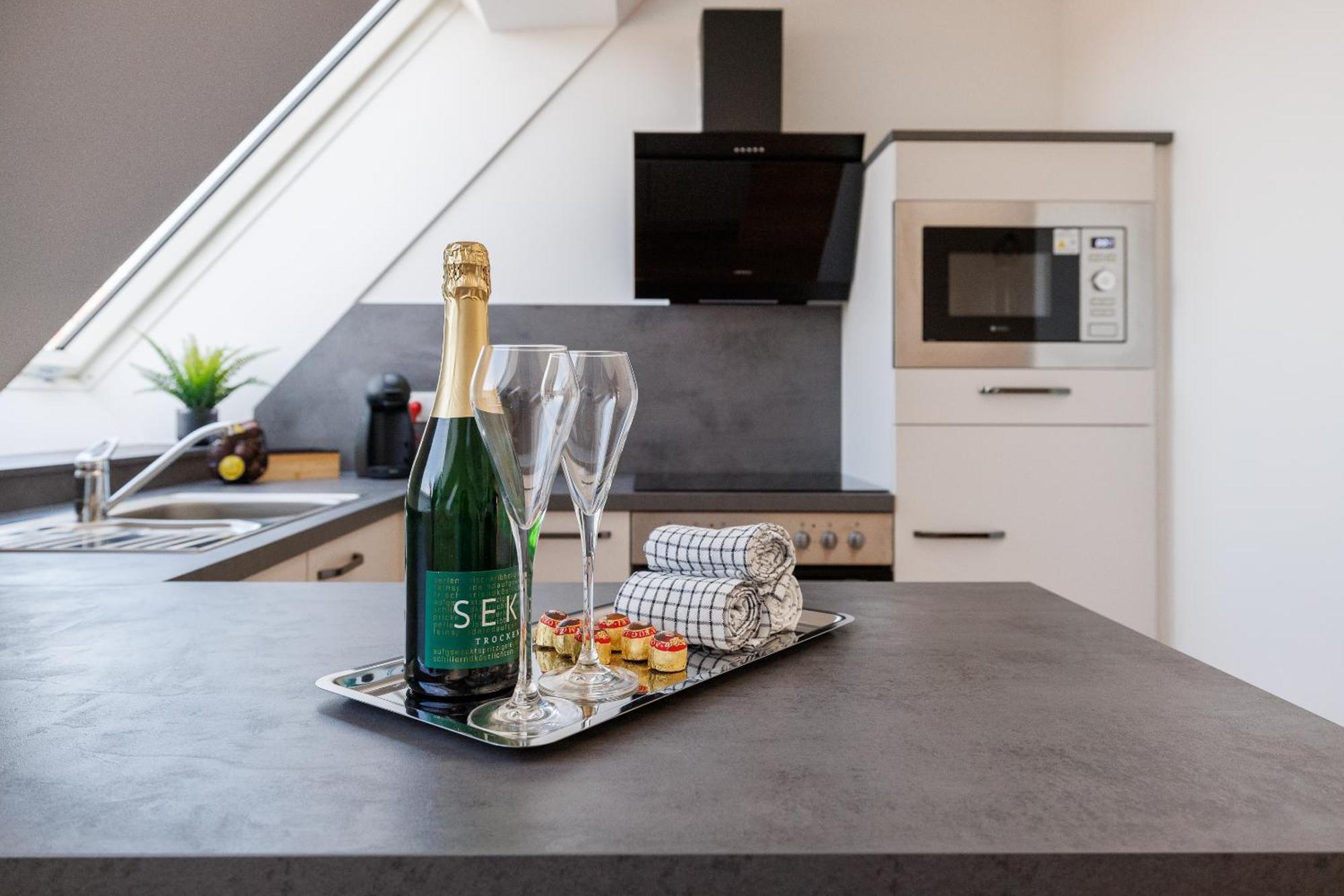 Symphony Apartments 38 - Modern Loft With Terrace And Grill In Central Location Wenen Buitenkant foto