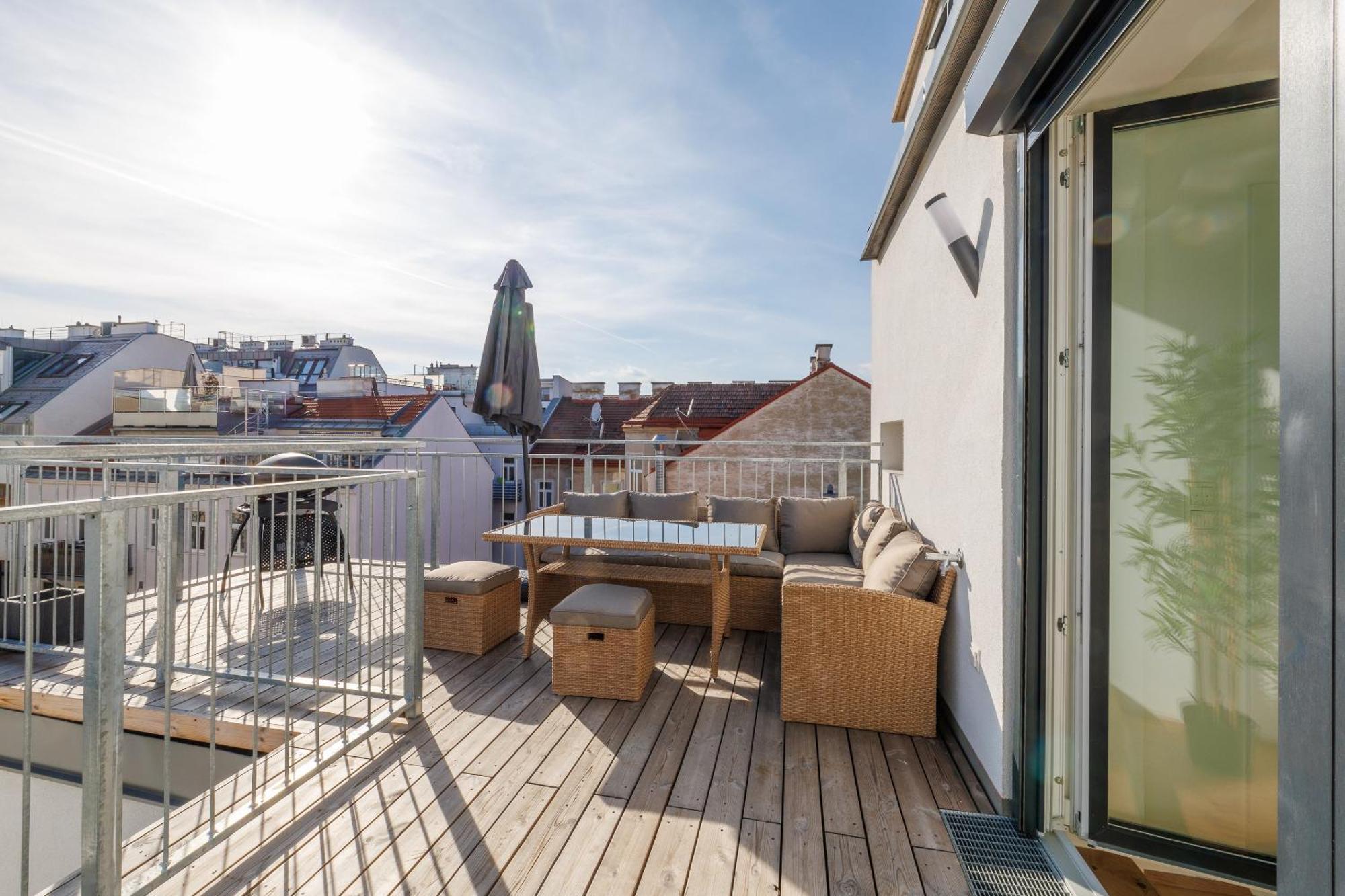 Symphony Apartments 38 - Modern Loft With Terrace And Grill In Central Location Wenen Buitenkant foto